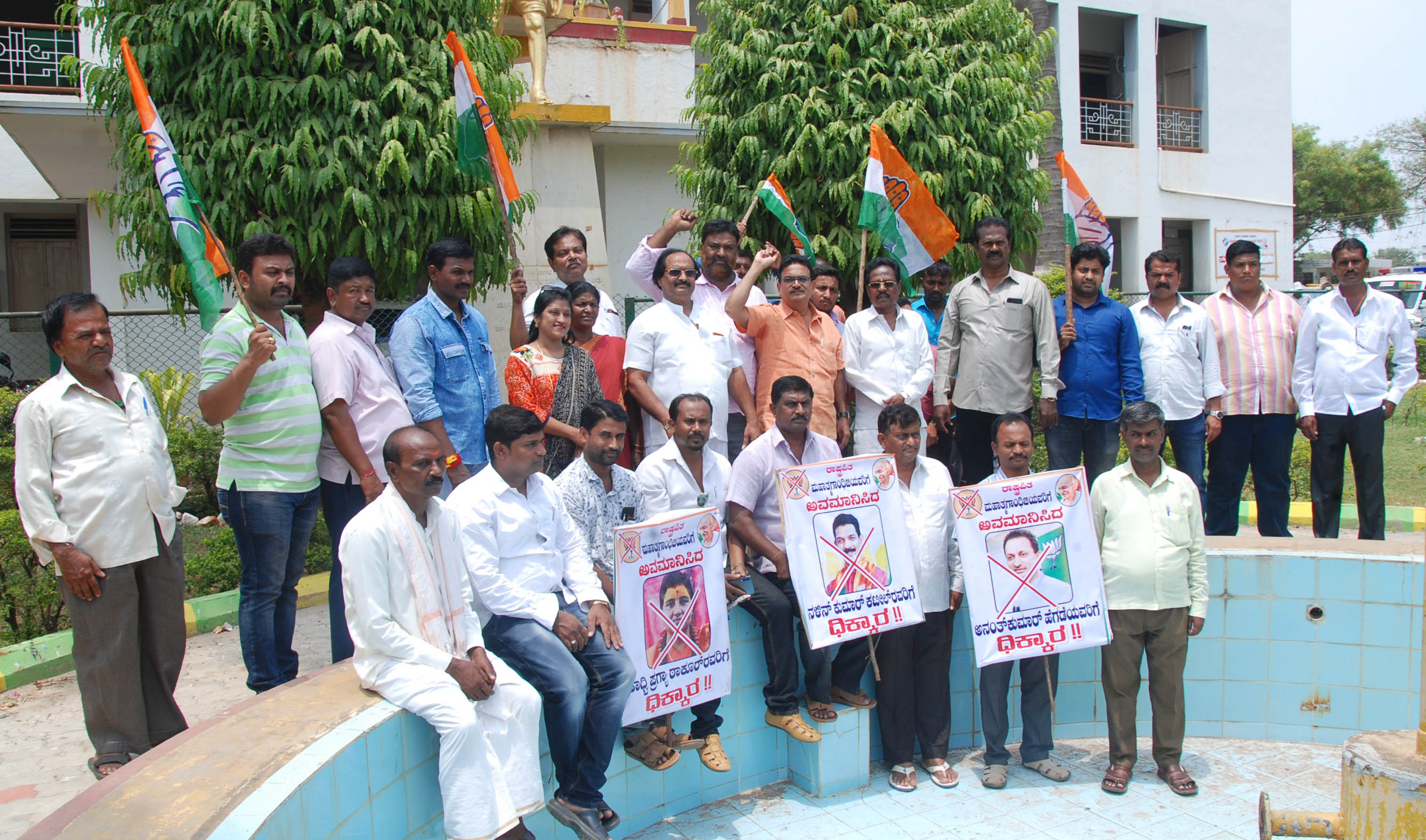 ಗೋಡ್ಸೆ ಪರ ಹೇಳಿಕೆ: ಪ್ರಜ್ಞಾಸಿಂಗ್ ವಿರುದ್ಧ ದಾವಣಗೆರೆ ಜಿಲ್ಲಾ ಕಾಂಗ್ರೆಸ್‍ನಿಂದ ಪ್ರತಿಭಟನೆ