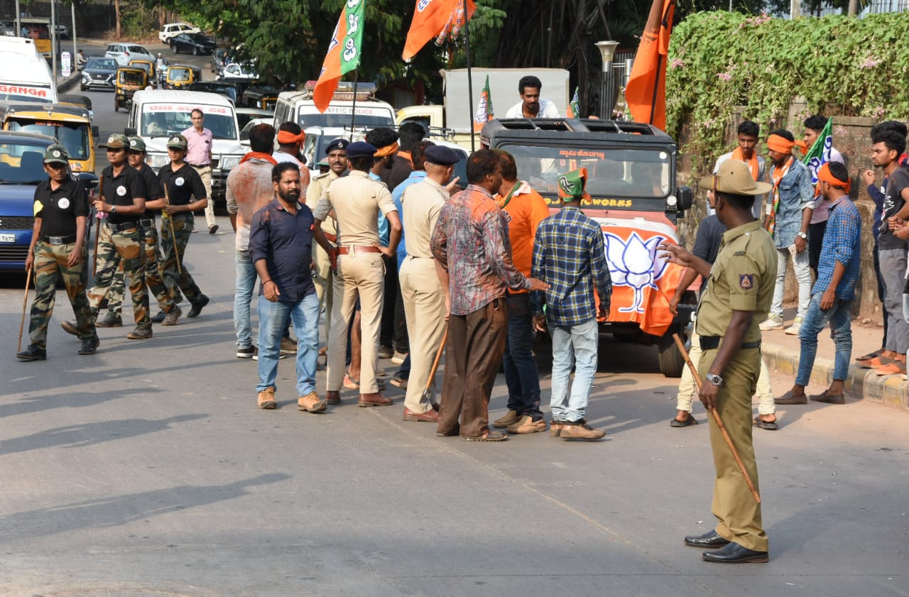 ಮಂಗಳೂರು: ಬಿಜೆಪಿ ಕಾರ್ಯಕರ್ತರು- ಪೊಲೀಸರ ನಡುವೆ ವಾಗ್ವಾದ