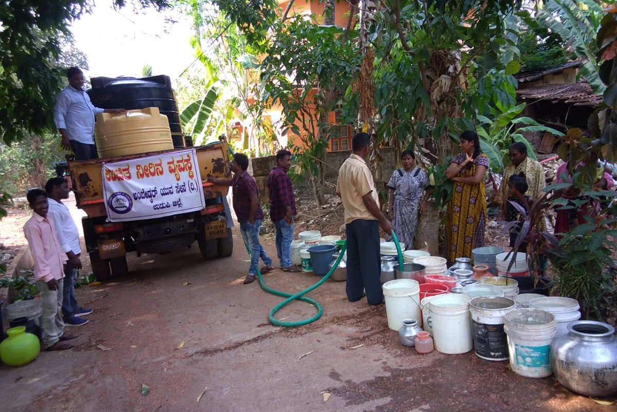 ಅಂಬೇಡ್ಕರ್ ಯುವಸೇನೆಯಿಂದ ಉಚಿತ ನೀರು ವಿತರಣೆ