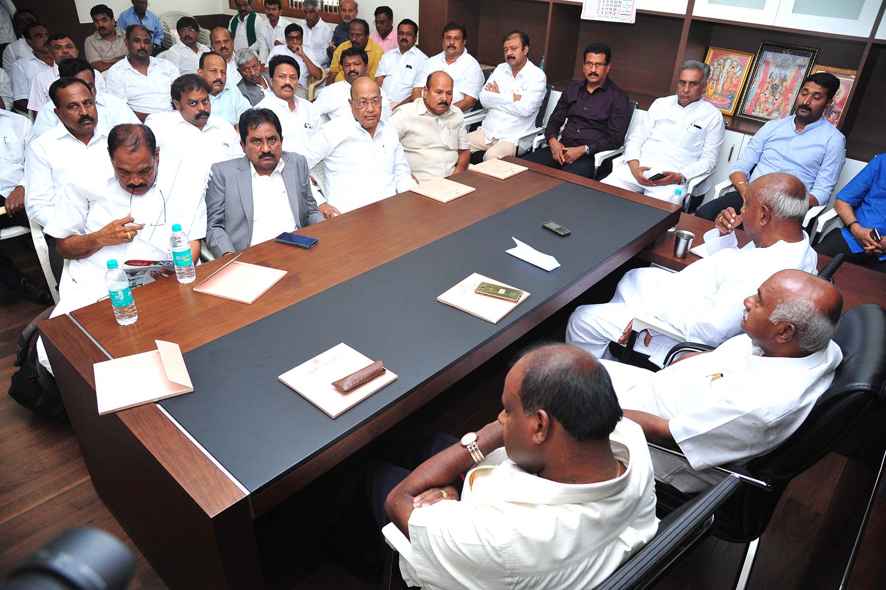 ಸೋಲಿನ ಚರ್ಚೆ ನಿಲ್ಲಿಸಿ ಪಕ್ಷವನ್ನು ಗಟ್ಟಿಗೊಳಿಸುವ ಕಡೆಗೆ ಚಿಂತಿಸೋಣ: ಎಚ್.ವಿಶ್ವನಾಥ್