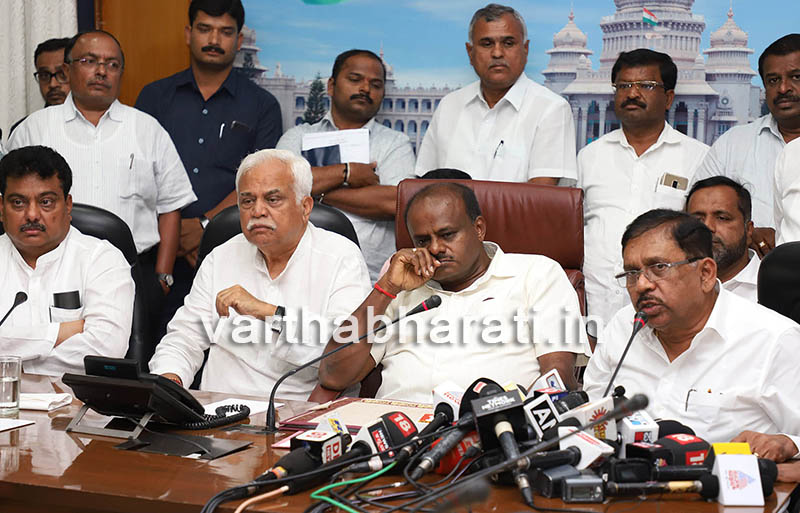 ರಾಜೀನಾಮೆಯ ಇಂಗಿತ ವ್ಯಕ್ತಪಡಿಸಿದರೇ ಸಿಎಂ ಕುಮಾರಸ್ವಾಮಿ?: ಸಚಿವ ಸಂಪುಟ ಸಭೆಯಲ್ಲಿ ನಡೆದದ್ದಿಷ್ಟು…