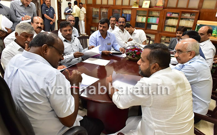 ದಕ್ಷಿಣ ಕನ್ನಡದಲ್ಲಿ ಕುಡಿಯುವ ನೀರಿನ ಸಮಸ್ಯೆ: ಅಧಿಕಾರಿಗಳೊಂದಿಗೆ ಸಿಎಂ ಕುಮಾರಸ್ವಾಮಿ ಚರ್ಚೆ