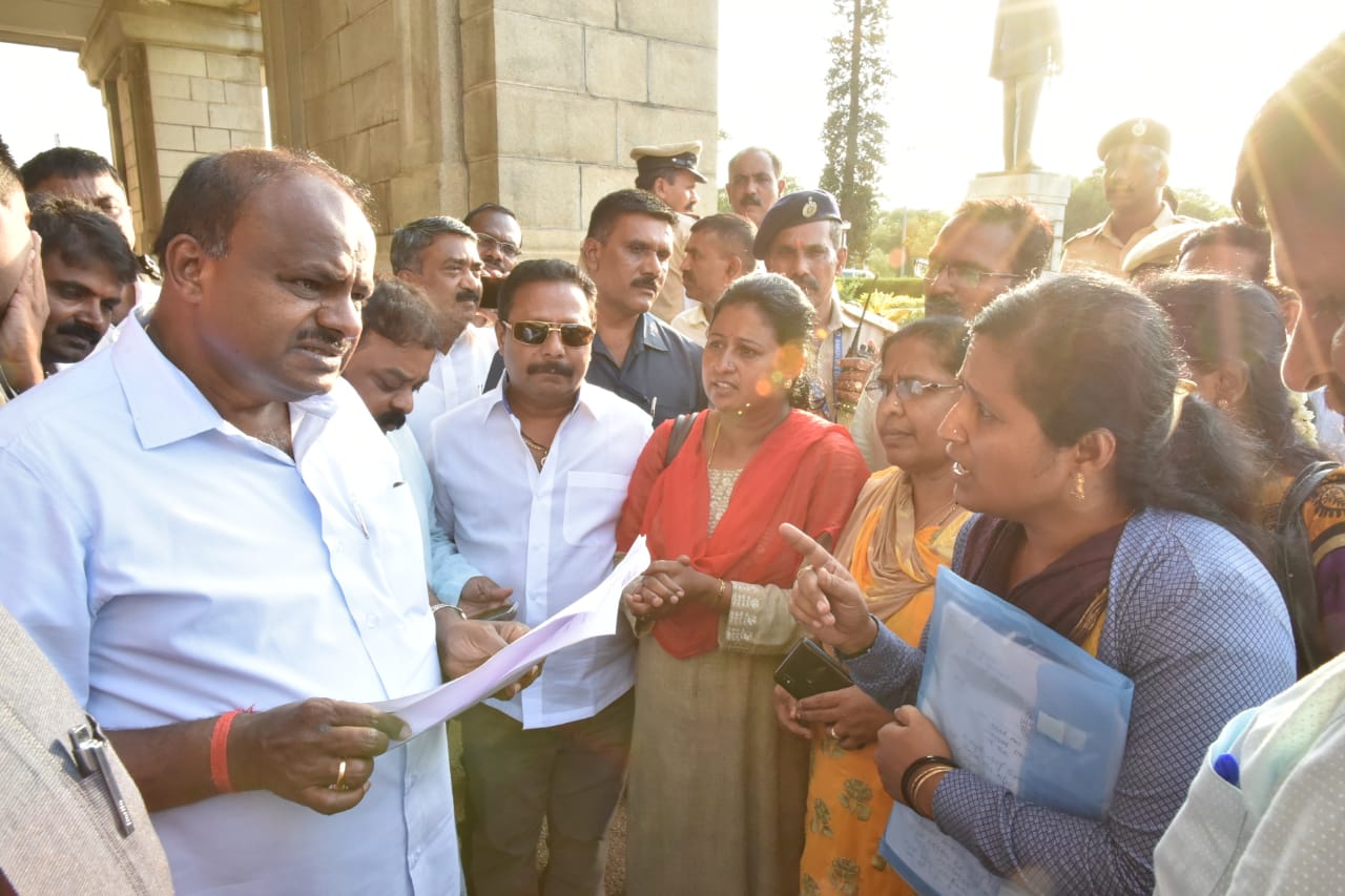 ವಿಧಾನಸೌಧದಲ್ಲಿ ಮುಖ್ಯಮಂತ್ರಿಯಿಂದ ಅಹವಾಲು ಸ್ವೀಕಾರ