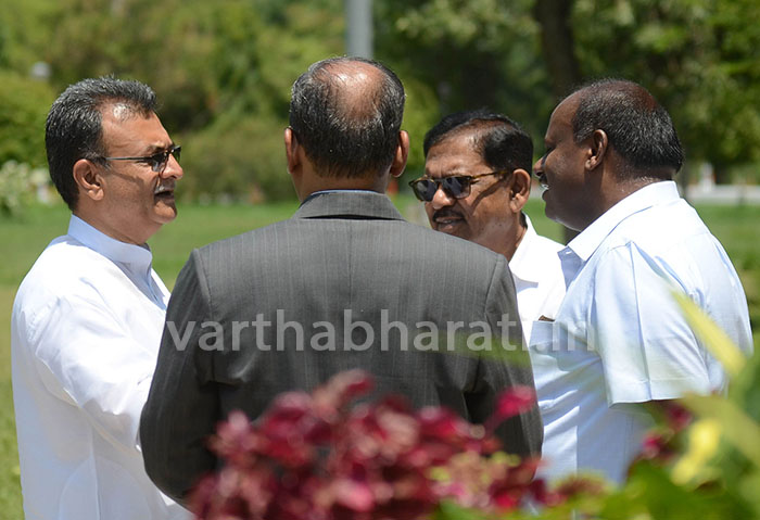 ಬಂಡಾಯ ಶಾಸಕ ರಮೇಶ್ ಜಾರಕಿಹೊಳಿ ಮನವೊಲಿಕೆಗೆ ‘ಕುಮಟಳ್ಳಿ ರಾಯಭಾರ’