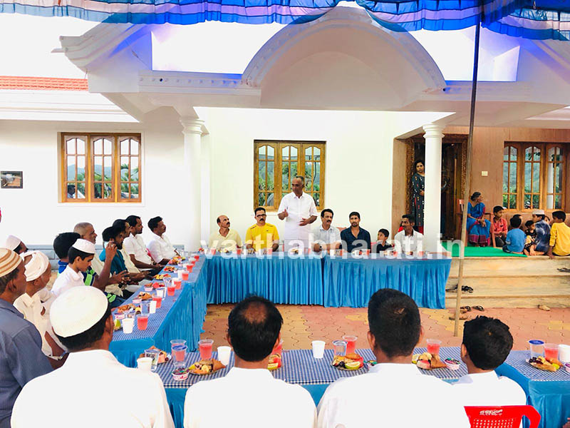 ವಿಟ್ಲ: ಮುಸ್ಲಿಮರಿಗಾಗಿ ಮನೆಯಲ್ಲಿ ಇಫ್ತಾರ್ ಕೂಟ ಏರ್ಪಡಿಸಿ ಸೌಹಾರ್ದ ಮೆರೆದ ಲೋಕನಾಥ್ ಮುತ್ತಪ್ಪ ಶೆಟ್ಟಿ