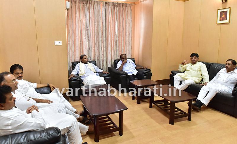 ಆಪರೇಷನ್ ಕಮಲ, ಸಂಪುಟ ಪುನರ್ ರಚನೆ: ಮೈತ್ರಿ ನಾಯಕರ ಸಮಾಲೋಚನೆ