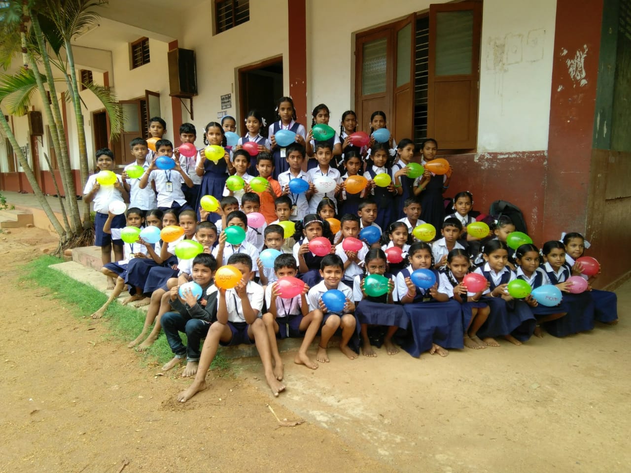 ಎಸ್‍ವಿಎಸ್ ದೇವಳ ಕನ್ನಡ ಮಾಧ್ಯಮ ಶಾಲೆ: ಬಲೂನಿನ ಆಟದೊಂದಿಗೆ ಶಾಲಾ ಆರಂಭೋತ್ಸವ