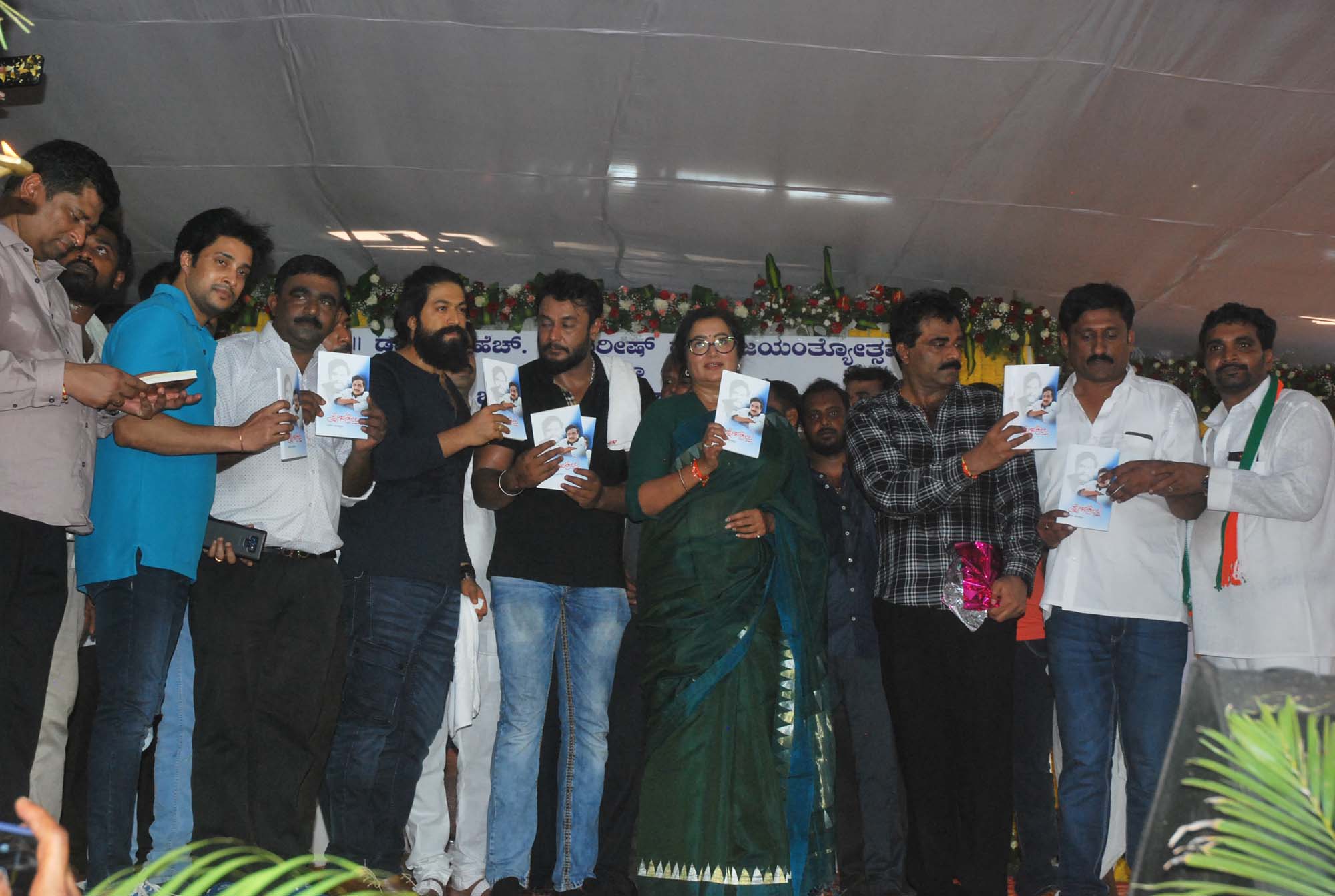 ಸುಮಲತಾ ಮಂಡ್ಯ ಜನರ ವಿಶ್ವಾಸ ಉಳಿಸಿಕೊಳ್ಳುತ್ತಾರೆ: ಯಶ್, ದರ್ಶನ್ ವಿಶ್ವಾಸ