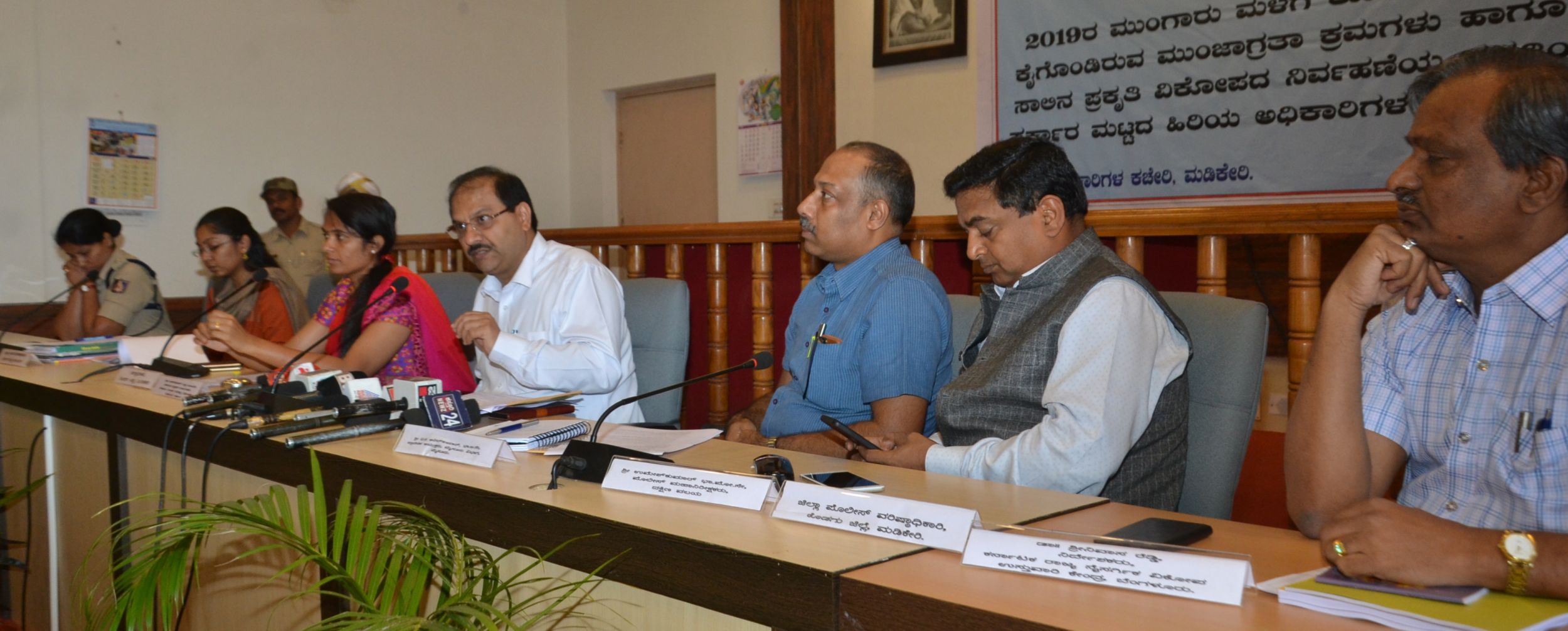 ದುರ್ಬಲ ಪ್ರದೇಶಗಳಿಗೆ ತಕ್ಷಣ ಭೇಟಿ ನೀಡಿ: ಅಧಿಕಾರಿಗಳಿಗೆ ರಾಜ್‍ಕುಮಾರ್ ಖತ್ರಿ ಸ್ಪಷ್ಟ ಸೂಚನೆ