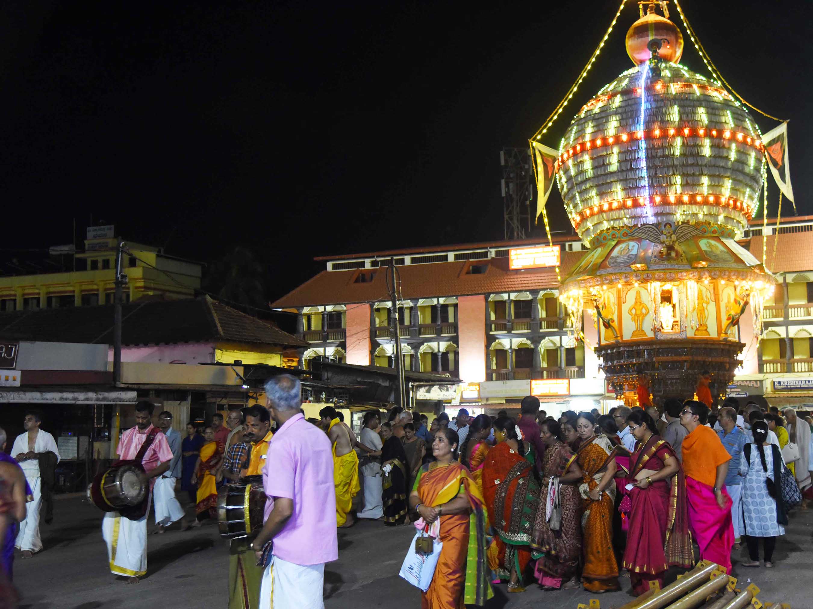 ಪ್ರಧಾನಿ ಮೋದಿಗೆ ಪರ್ಯಾಯಶ್ರೀ ಶುಭಸಂದೇಶ: ಅಭಿಮಾನಿಗಳಿಂದ ಶ್ರೀಕೃಷ್ಣನಿಗೆ ರಥೋತ್ಸವ