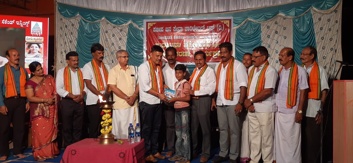 ಬಂಟ್ವಾಳ: 4 ಗ್ರಾಮಗಳ 400ಕ್ಕೂ ಅಧಿಕ ಶಾಲಾಮಕ್ಕಳಿಗೆ ಪುಸ್ತಕ ವಿತರಣೆ