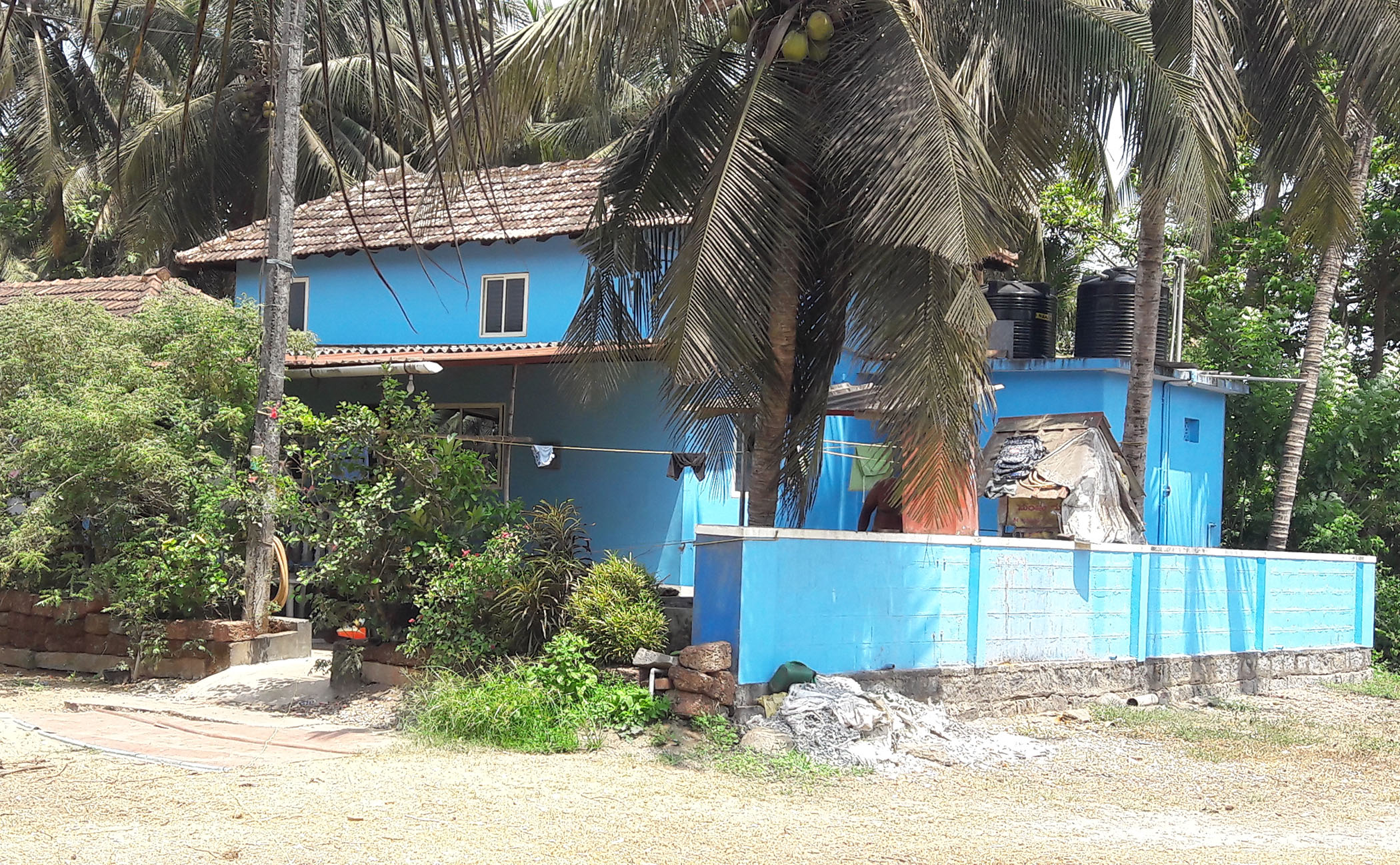 ಸುವರ್ಣ ತ್ರಿಭುಜ ಬೋಟು ದುರಂತ: ಮನೆ ಮಕ್ಕಳ ನಿರೀಕ್ಷೆಯಲ್ಲಿ ಮಾಹಿತಿ ಅರಿಯದ ಹೆತ್ತ ಜೀವಗಳು !