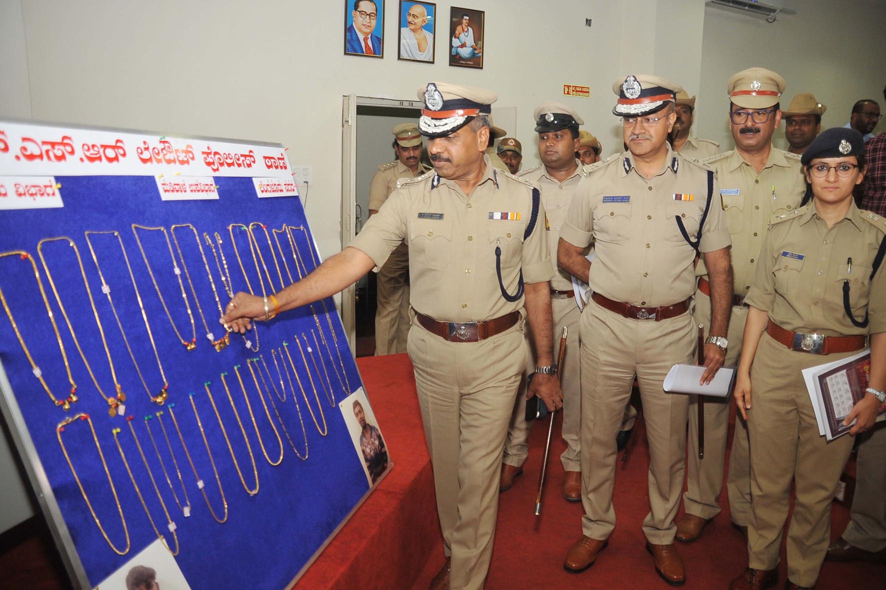 ಸರಗಳ್ಳತನ ಮಾಡುತ್ತಿದ್ದ ಇಬ್ಬರ ಬಂಧನ: 22 ಲಕ್ಷ ರೂ. ಮೌಲ್ಯದ ಚಿನ್ನ ಜಪ್ತಿ