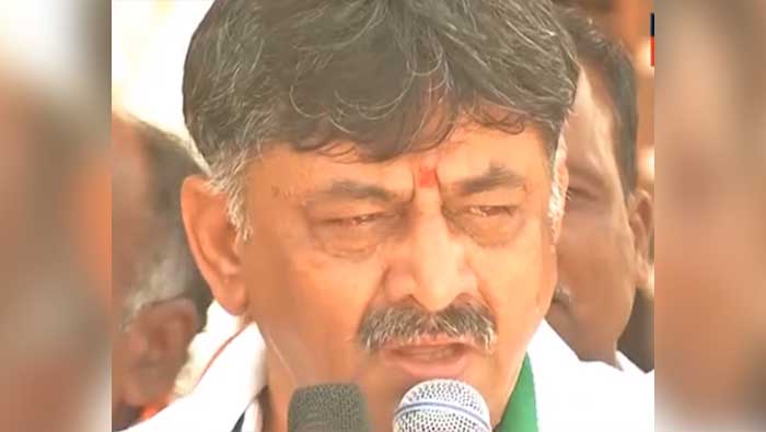 ಕಾರ್ಯಕರ್ತರನ್ನು ಉದ್ದೇಶಿಸಿ ಮಾತನಾಡುವ ವೇಳೆ ಕಣ್ಣೀರಿಟ್ಟ ಸಚಿವ ಡಿಕೆಶಿ