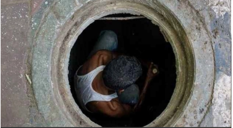 ಶೌಚಗುಂಡಿ ಸ್ವಚ್ಛತೆ ವೇಳೆ ಕಾರ್ಮಿಕರ ಸಾವು ಪ್ರಕರಣ: ದಿಲ್ಲಿ ಸರಕಾರಕ್ಕೆ ಎನ್‌ಎಚ್‌ಆರ್‌ಸಿ ನೋಟಿಸ್