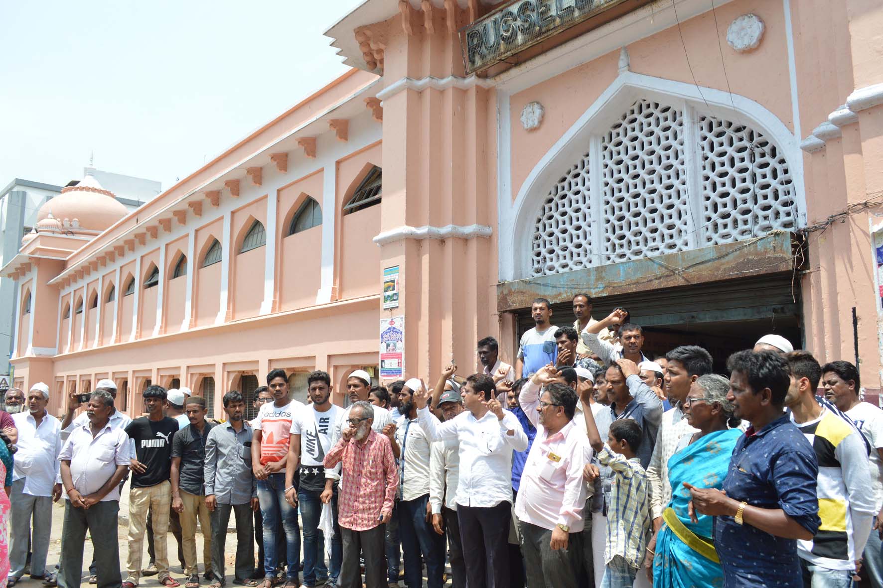 ಬಿಬಿಎಂಪಿ ವಿರುದ್ಧ ರಸೆಲ್ ಮಾರುಕಟ್ಟೆ ವ್ಯಾಪಾರಿಗಳ ಪ್ರತಿಭಟನೆ