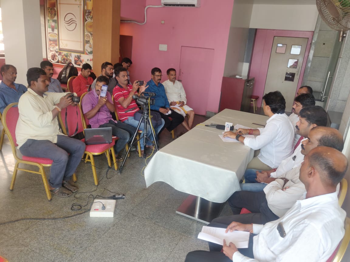 ಪ್ರಾಪರ್ಟಿ ಕಾರ್ಡ್ ಕಡ್ಡಾಯ ಮುಂದೂಡದಿದ್ದರೆ ಹೋರಾಟ: ಡಾ.ಭರತ್ ಶೆಟ್ಟಿ ಎಚ್ಚರಿಕೆ