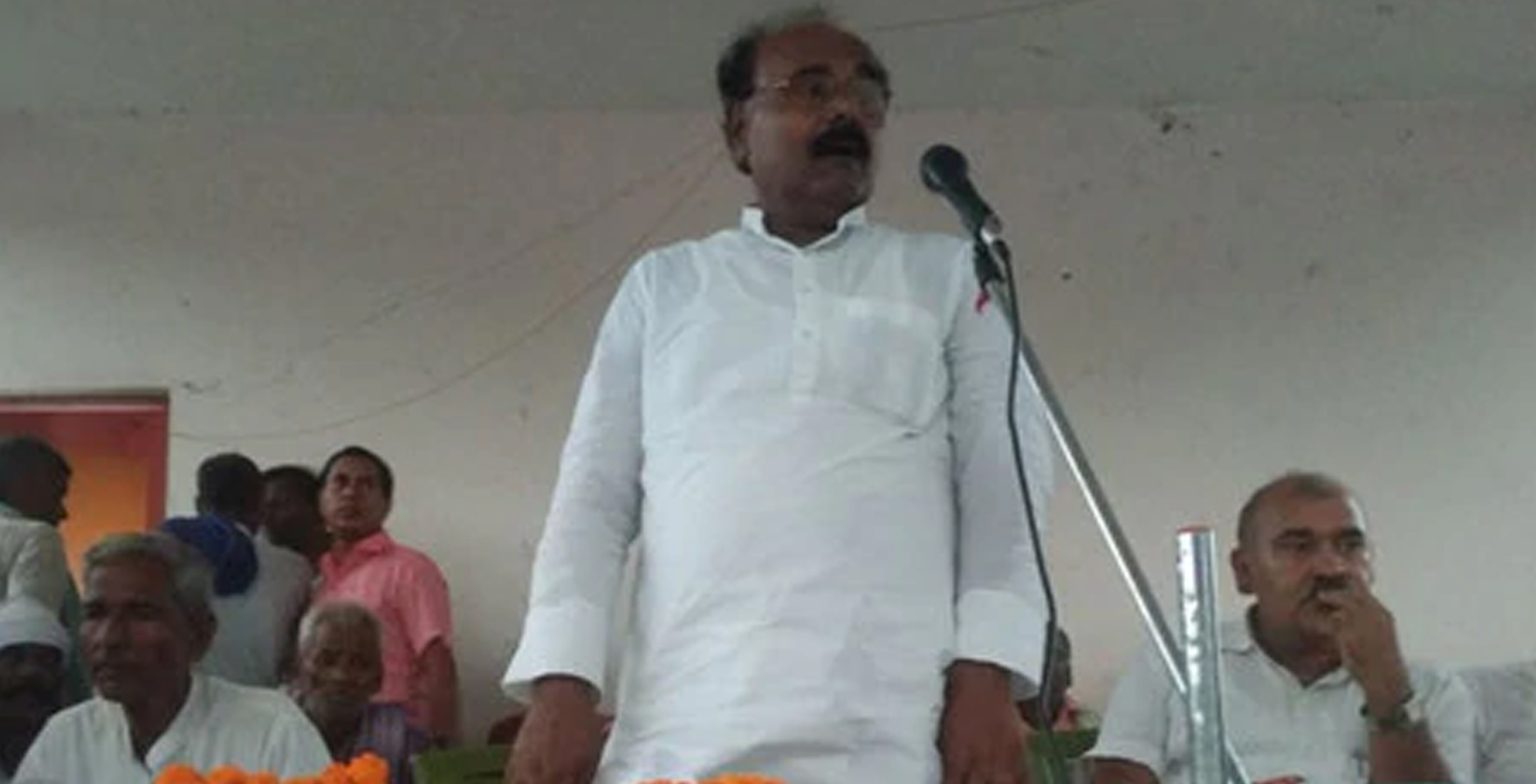 ತನ್ನ ಜೊತೆ ಕುಣಿಯುವಂತೆ ಮಹಿಳೆಯನ್ನು ಒತ್ತಾಯಪಡಿಸಿದ ಶಾಸಕ !