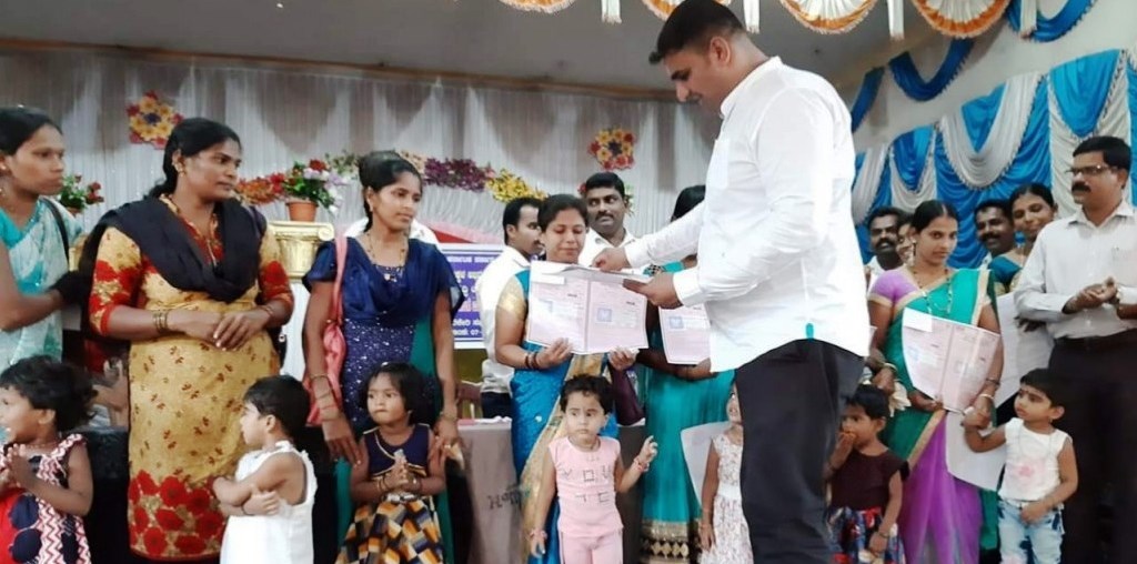 ಭಾಗ್ಯಲಕ್ಷ್ಮಿ ಯೋಜನೆಯ ಫಲಾನುಭವಿಗಳಿಗೆ ಬಾಂಡ್ ವಿತರಣಾ ಕಾರ್ಯಕ್ರಮ