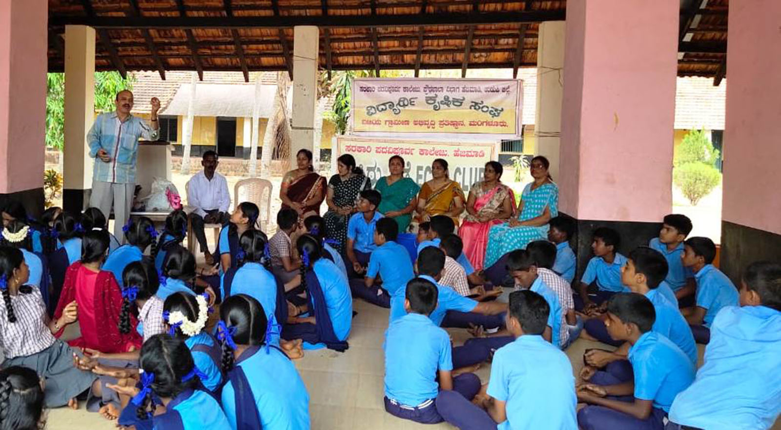 ಹೆಜಮಾಡಿ: ವಿದ್ಯಾರ್ಥಿಗಳಿಗೆ ಸೀಡ್‌ಬಾಲ್ ತಯಾರಿ ಪ್ರಾತ್ಯಕ್ಷಿಕೆ