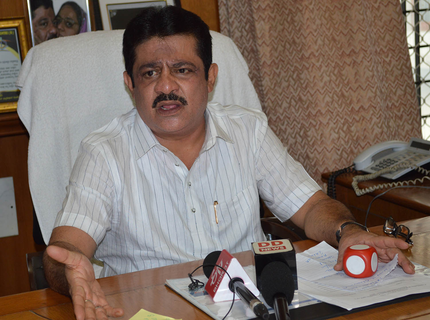 ನಿಮ್ಮೊಂದಿಗೆ ನಾವಿದ್ದೇವೆ, ಧೈರ್ಯವಾಗಿ ಬನ್ನಿ: ಐಎಂಎ ಮಾಲಕ ಮನ್ಸೂರ್‌ ಖಾನ್‌ಗೆ ಸಚಿವ ಝಮೀರ್ ಮನವಿ