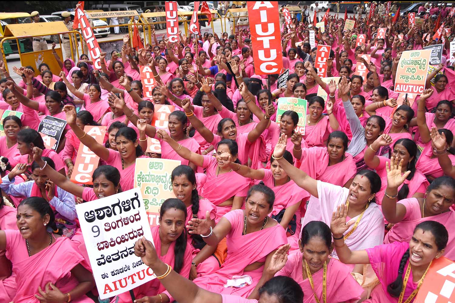 ವಿವಿಧ ಬೇಡಿಕೆಗಳ ಈಡೇರಿಕೆಗೆ ಆಗ್ರಹಿಸಿ ಆಶಾ ಕಾರ್ಯಕರ್ತೆಯರ ಧರಣಿ