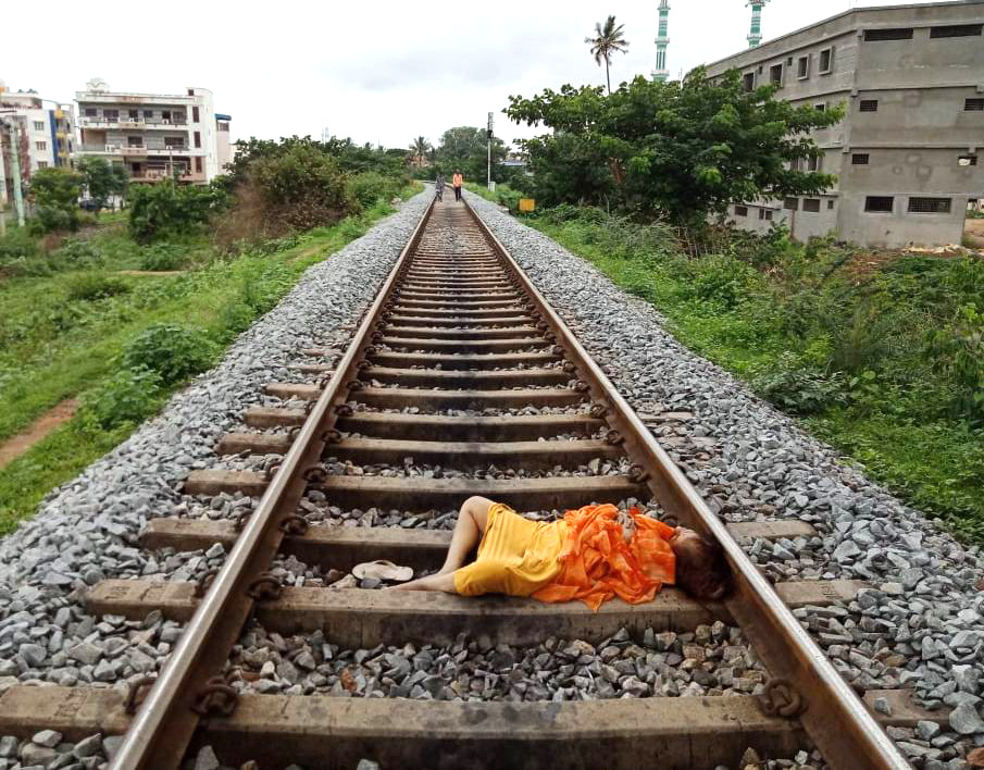 ಹಾಸನ: ಅನುಮಾನಸ್ಪದ ರೀತಿಯಲ್ಲಿ ಅಪರಿಚಿತ ಮಹಿಳೆಯ ಶವ ಪತ್ತೆ