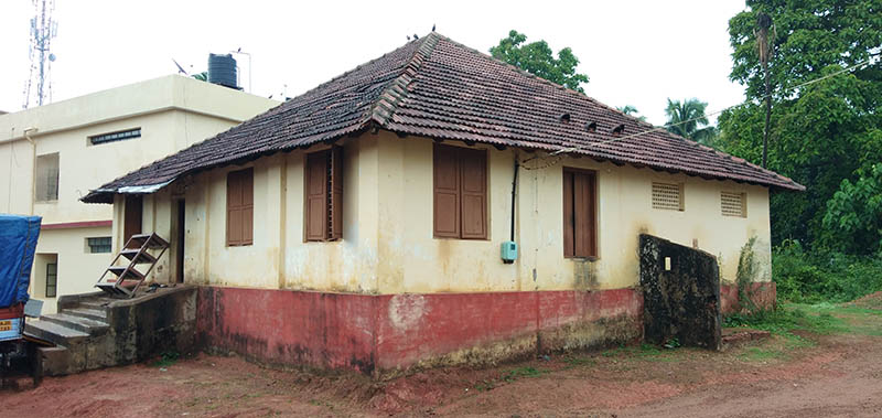 ಕುಸಿಯುವ ಭೀತಿಯಲ್ಲಿದ್ದ ಪಾಣೆಮಂಗಳೂರು ಹಾಸ್ಟೇಲ್: ವಿದ್ಯಾರ್ಥಿಗಳು ಸ್ಥಳಾಂತರ