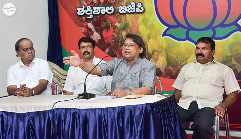 ಸಚಿವ ಝಮೀರ್ ಅಹ್ಮದ್ ಖಾನ್ ರಾಜೀನಾಮೆಗೆ ಅನ್ವರ್ ಮಾಣಿಪ್ಪಾಡಿ ಆಗ್ರಹ