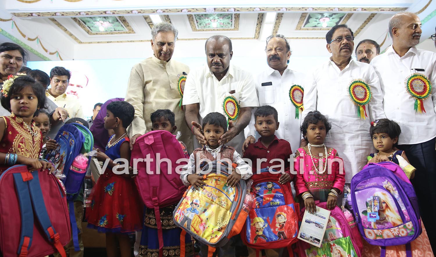 ಮುಂದಿನ ವರ್ಷದಿಂದ ಆಂಗ್ಲ ಮಾಧ್ಯಮ ಪ್ರವೇಶ ಸಂಖ್ಯೆ ಹೆಚ್ಚಳ: ಸಿಎಂ ಕುಮಾರಸ್ವಾಮಿ