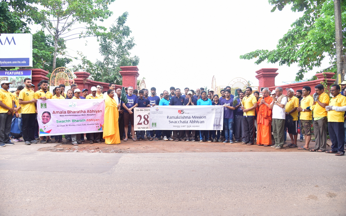 ಮಂಗಳೂರು: ರಾಮಕೃಷ್ಣ ಮಿಷನ್‌ನಿಂದ  ಸ್ವಚ್ಛ ಶ್ರಮದಾನ