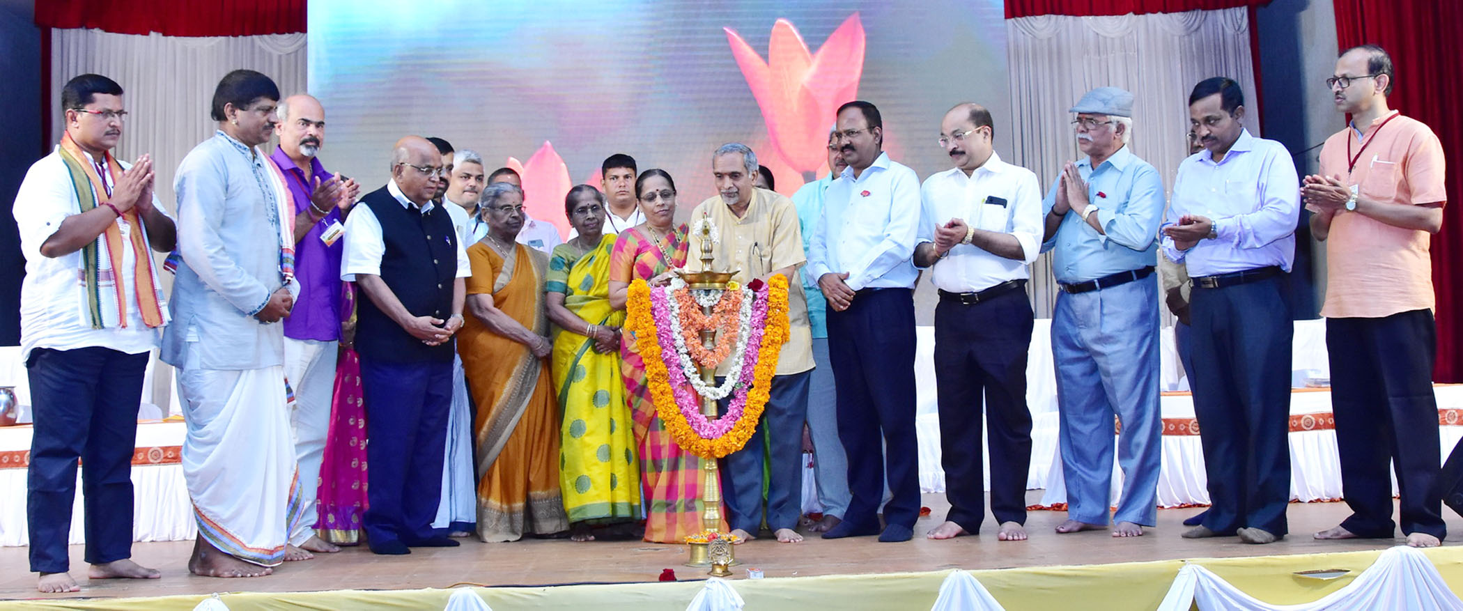 ಸಮಾಜದ ಏಳಿಗೆಗೂ ಕೊಡುಗೆ ನೀಡಿ: ಕೃಷ್ಣಮೂರ್ತಿ ಭಟ್