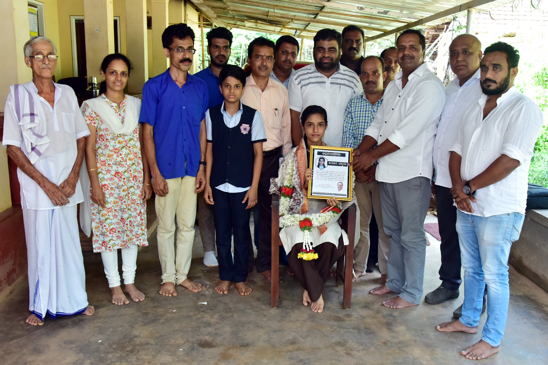 ಸಚಿವ ಯು.ಟಿ. ಖಾದರ್ ರಿಂದ ಚಿನ್ಮಯಿಗೆ ಚಿನ್ನದ ಉಡುಗೊರೆ