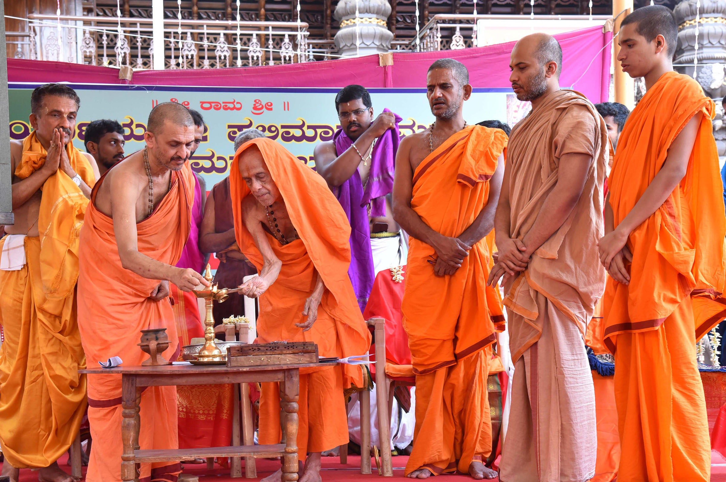 ಮೋದಿ ಸರಕಾರ ಗೋರಕ್ಷಣೆಗಾಗಿ ಶೀಘ್ರವೇ ಕಾನೂನು ಜಾರಿಗೆ ತರಲಿ: ಪೇಜಾವರ ಶ್ರೀ