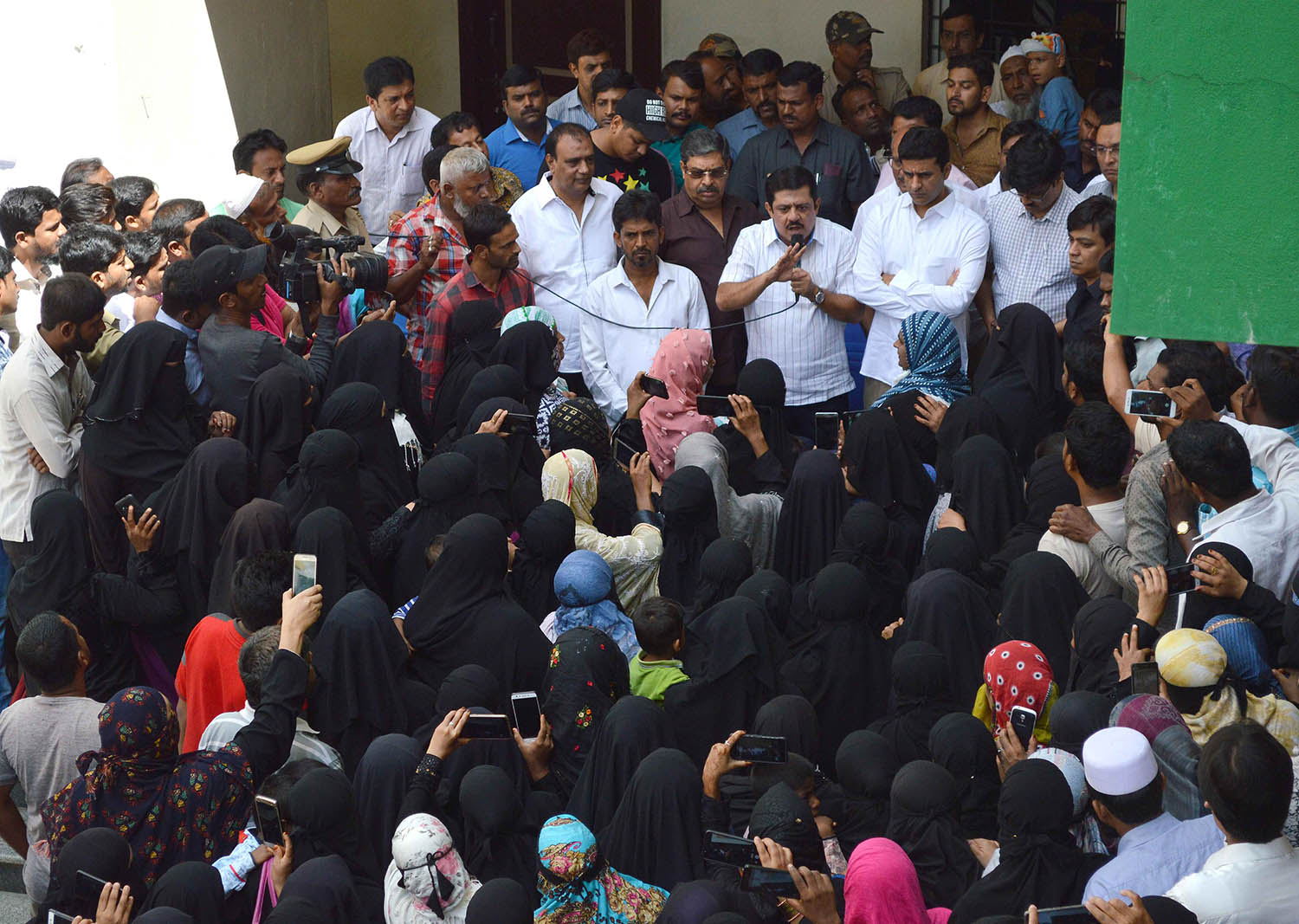ವಿ.ಕೆ.ಉಬೇದುಲ್ಲಾ ಶಾಲೆ ವಕ್ಫ್ ಬೋರ್ಡ್ ಅಧೀನಕ್ಕೆ ಪಡೆಯಲು ಕ್ರಮ: ಝಮೀರ್ ಅಹ್ಮದ್