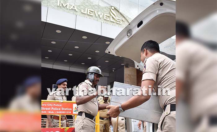 ಐಎಂಎ ಜ್ಯುವೆಲ್ಸ್ ಮಳಿಗೆಯಲ್ಲಿ ಎಸ್‌ಐಟಿ ಪರಿಶೀಲನೆ: ಕೋಟ್ಯಂತರ ರೂ. ಮೌಲ್ಯದ ವಜ್ರ, ಚಿನ್ನ, ದಾಖಲೆ ಪತ್ರ ವಶ