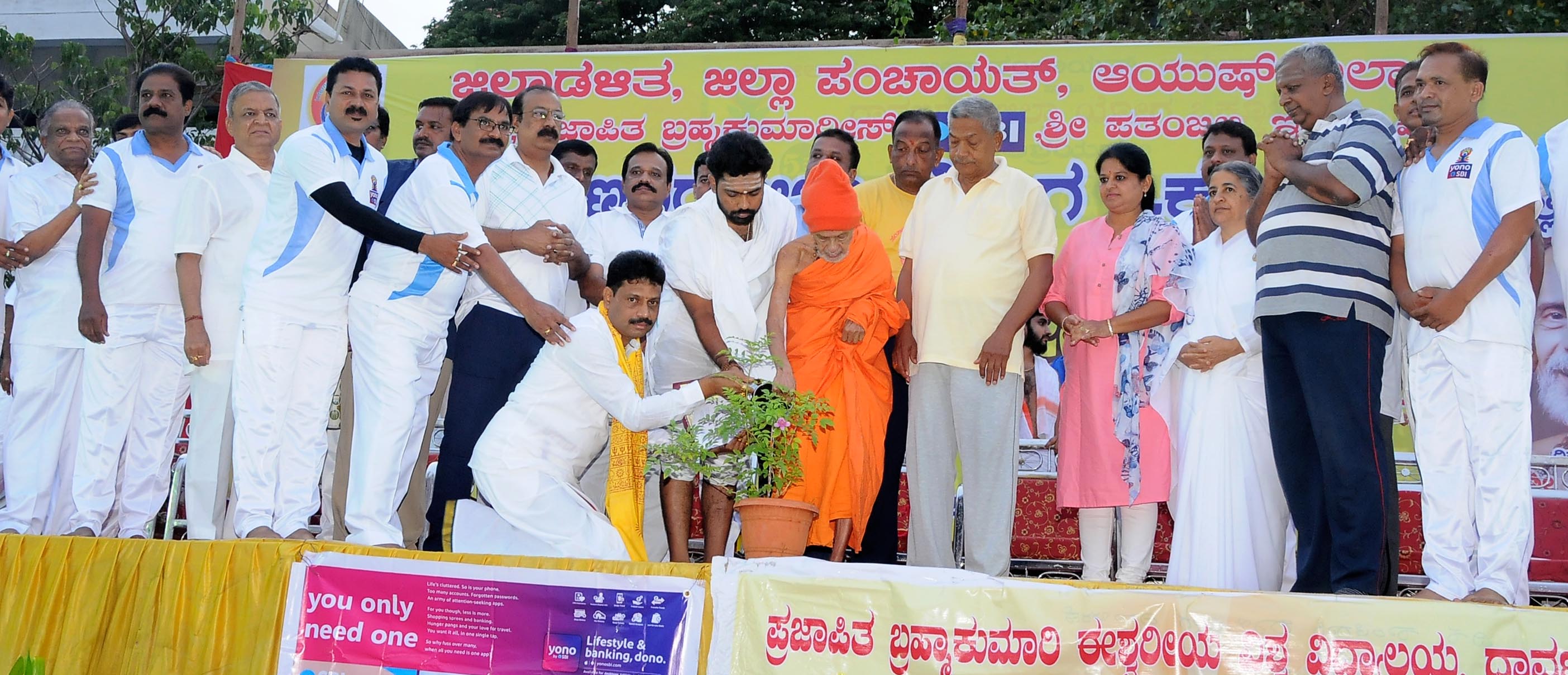 ದೇಹ, ಮನಸ್ಸು, ಆತ್ಮವನ್ನು ಐಕ್ಯಗೊಳಿಸುವ ವಿಶಿಷ್ಟ ಶಕ್ತಿ ಯೋಗಕ್ಕಿದೆ: ಪೇಜಾವರ ಶ್ರೀ