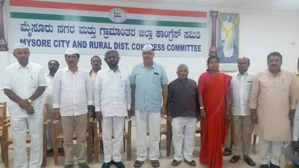 ತನ್ವೀರ್ ಸೇಠ್ ಗೆ ಸಚಿವ ಸ್ಥಾನ ನೀಡಿ: ಕಾಂಗ್ರೆಸ್ ಕಾರ್ಯಕರ್ತರಿಂದ ಈಶ್ವರ್ ಖಂಡ್ರೆಗೆ ಮುತ್ತಿಗೆ