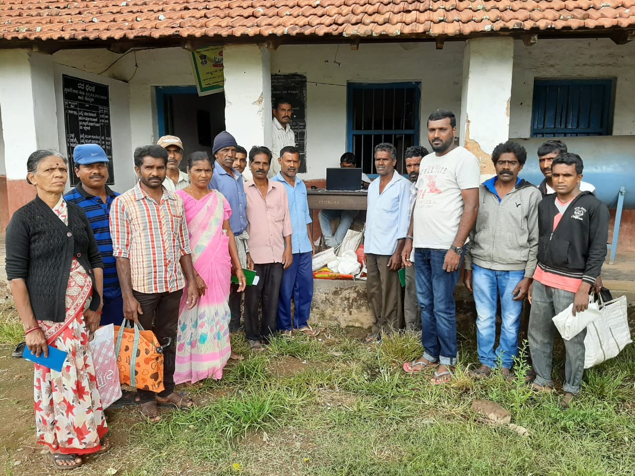 ಮೂಡಿಗೆರೆ: ನೆಟ್‍ವರ್ಕ್ ಸಮಸ್ಯೆಯಿಂದ ಸಾರ್ವಜನಿಕರಿಗೆ ಪಡಿತರ ವಿತರಣೆಗೆ ತೊಂದರೆ; ಆರೋಪ