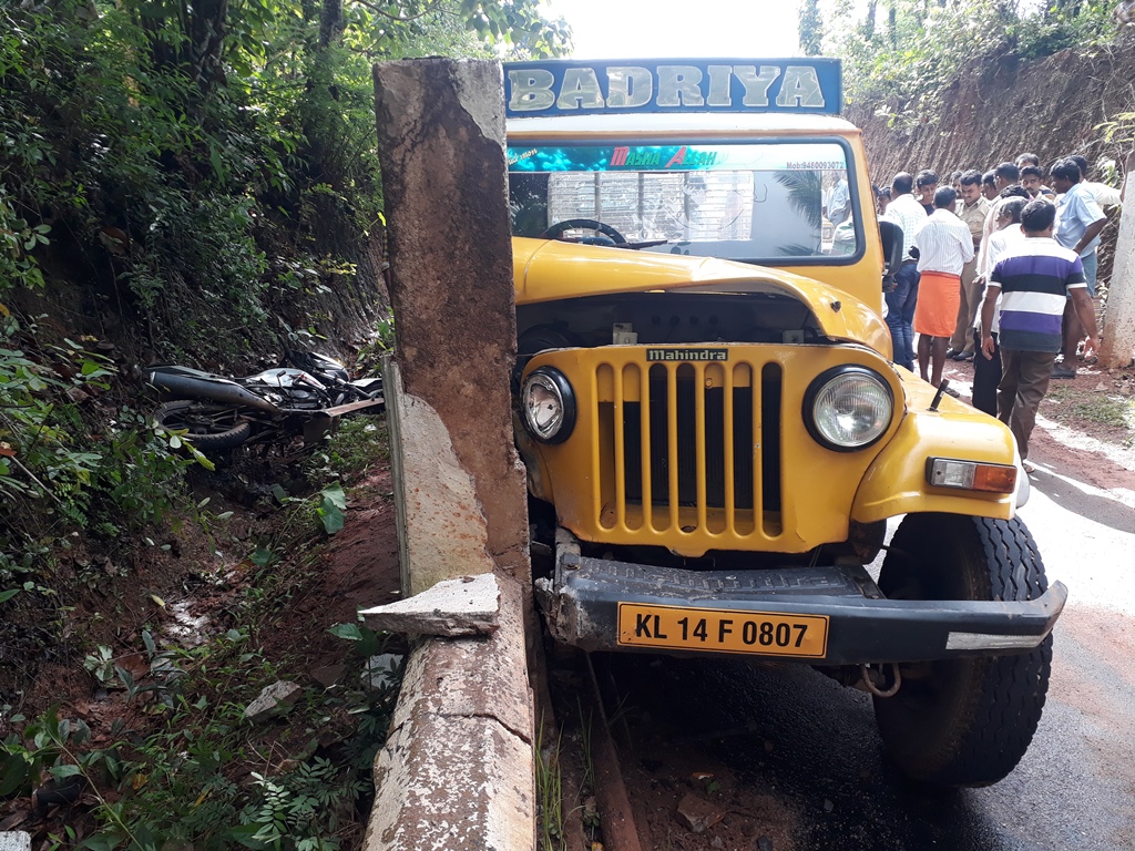 ಪಿಕಪ್ ಢಿಕ್ಕಿ: ಬೈಕ್ ಸವಾರರಿಗೆ ಗಂಭೀರ ಗಾಯ