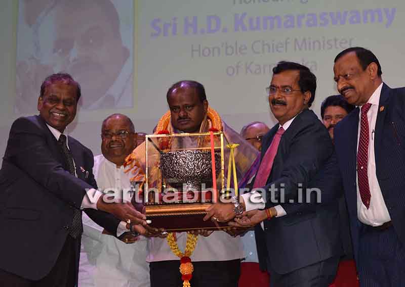 ಭೂಮಿ ನೀಡದಿದ್ದರೆ ರಾಜ್ಯಕ್ಕೆ ಹೂಡಿಕೆದಾರರು ಬರುವುದಿಲ್ಲ: ಸಿಎಂ ಕುಮಾರಸ್ವಾಮಿ