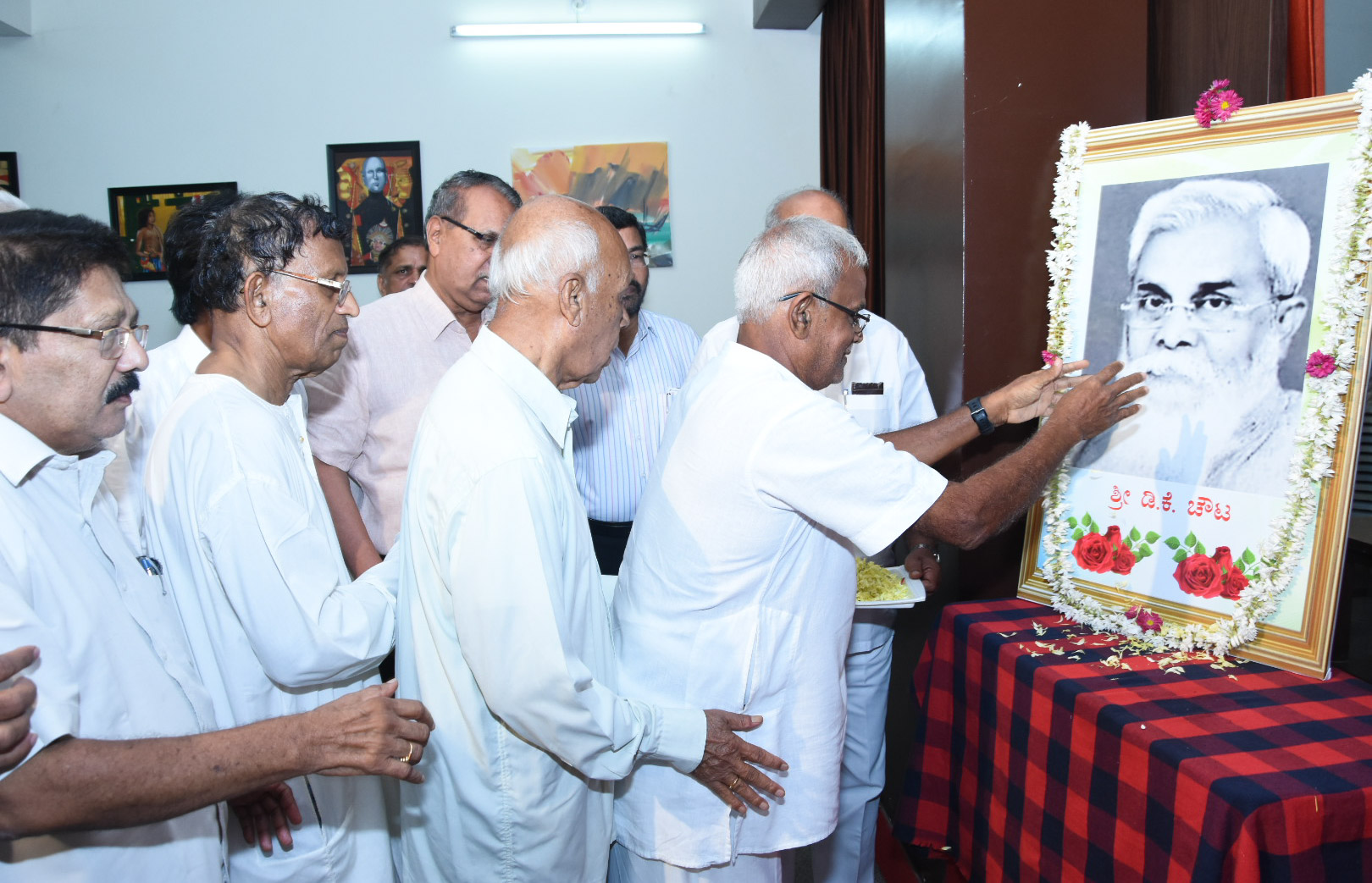 ತುಳು ಸಾಹಿತ್ಯ ಕ್ಷೇತ್ರಕ್ಕೆ ಡಿ.ಕೆ.ಚೌಟರ ಕೊಡುಗೆ ಅಪಾರ: ವಿವೇಕ ರೈ