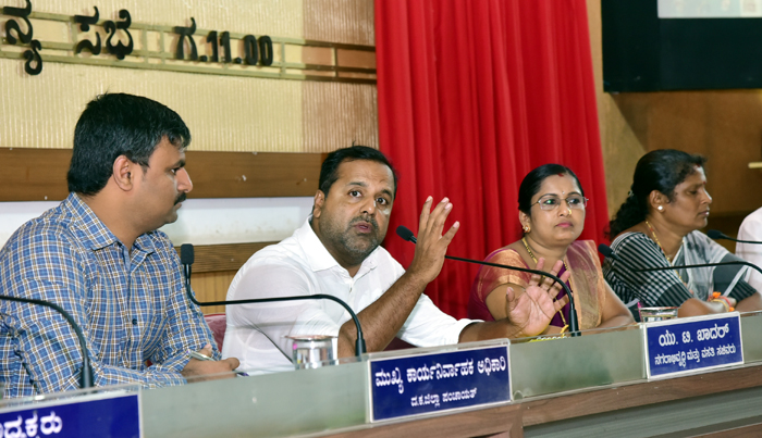 ವೆನ್‌ಲಾಕ್ ಆಸ್ಪತ್ರೆಯ ಬಗ್ಗೆ ದೂರುಗಳ ಮಹಾಪೂರ: 24 ಖಾಸಗಿ ಆಸ್ಪತ್ರೆಗಳ ಜತೆ ಶೀಘ್ರ ಸಭೆಗೆ ನಿರ್ಧಾರ