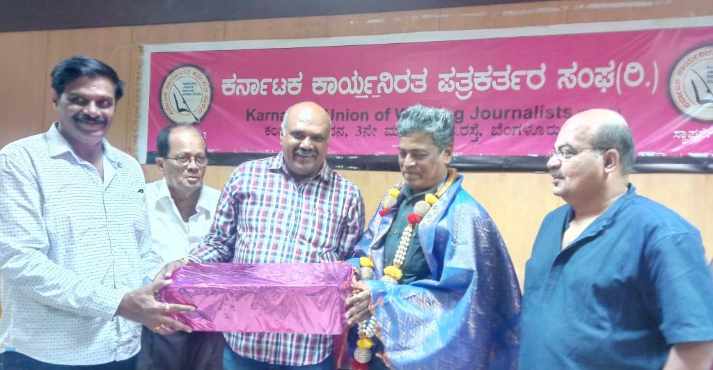 ಮಾಧ್ಯಮಗಳು ಆಡಳಿತ ಪಕ್ಷದ ಮುದ್ದು ನಾಯಿಗಳಂತೆ ವರ್ತಿಸುತ್ತಿವೆ: ಹಿರಿಯ ಪತ್ರಕರ್ತ ಡಿ.ಉಮಾಪತಿ