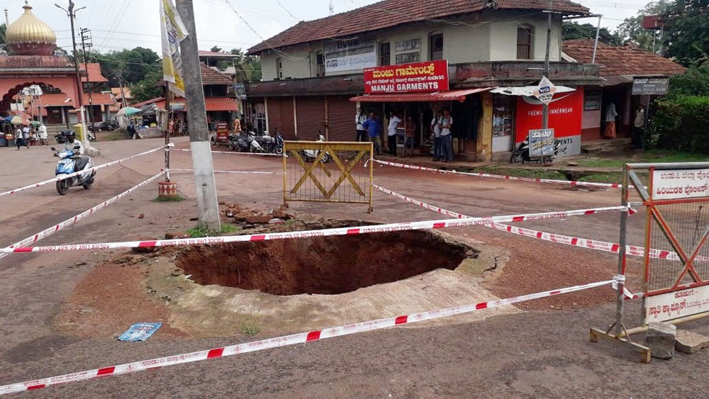 ಹಿರಿಯಡ್ಕ: 200 ವರ್ಷಗಳ ಹಳೆಯ ಸರಕಾರಿ ಬಾವಿ ಕುಸಿತ