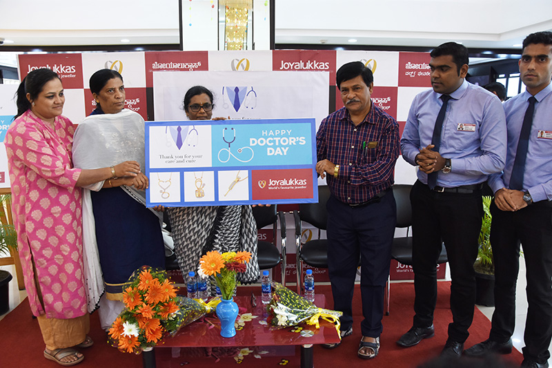 ಮಂಗಳೂರು: ಜೊಯಾಲುಕ್ಕಾಸ್ ನಲ್ಲಿ ವೈದ್ಯರ ದಿನಾಚರಣೆ