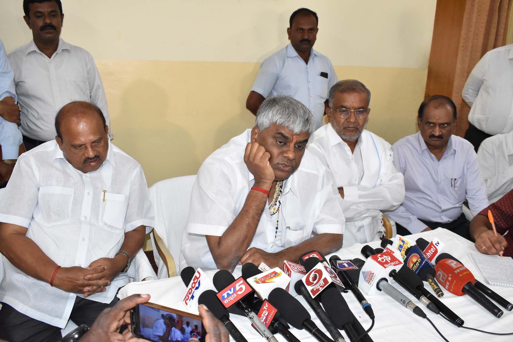 ನಮ್ಮ ಕುಟುಂಬ ದ್ವೇಷ ರಾಜಕಾರಣ ಮಾಡುತ್ತಿಲ್ಲ: ಸಚಿವ ಎಚ್.ಡಿ.ರೇವಣ್ಣ