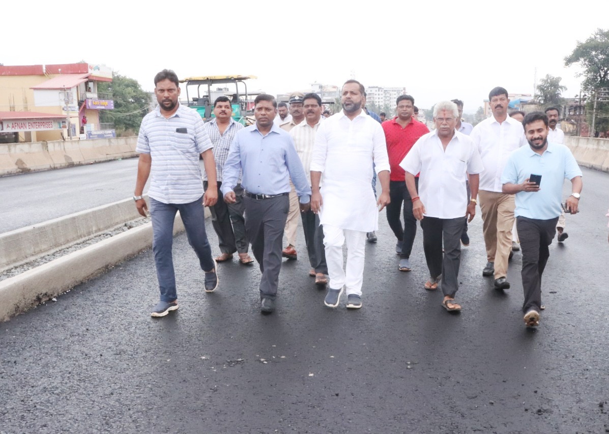 ತೊಕ್ಕೊಟ್ಟು ಮೇಲ್ಸೇತುವೆ ಕಾಮಗಾರಿ ವೀಕ್ಷಿಸಿದ ಸಚಿವ ಖಾದರ್