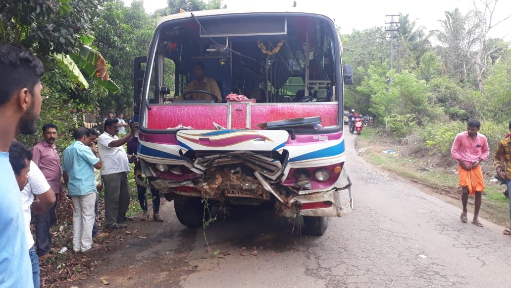 ಸೊರ್ನಾಡು: ಮಣ್ಣಿನ ದಿಬ್ಬಕ್ಕೆ ಗುದ್ದಿದ ಬಸ್; 23 ಮಂದಿಗೆ ಗಾಯ