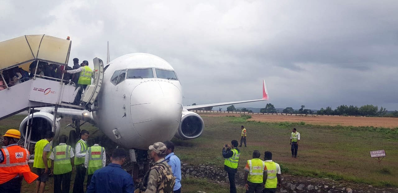 ರನ್ ವೇ ಯಿಂದ ಕೆಳಗಿಳಿದ ವಿಮಾನ: ಏರ್‌ ಇಂಡಿಯಾ ಎಕ್ಸ್ ಪ್ರೆಸ್ ನಿಂದ ಆಂತರಿಕ ತನಿಖೆ